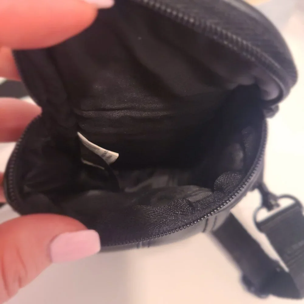 Icon Black Faux Leather Vintage Digital Camera Pouch - Picture 9 of 15